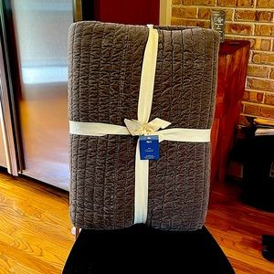 Pier 1 imports king quilt